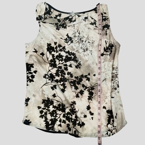 H&M Floral  Wash Black /White  Drape Neckline and Knotted Detail Size 6 - Picture 4 of 8